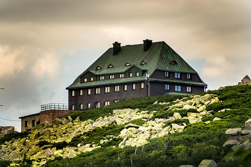 Jak dotrzeć do schroniska Szrenica – praktyczny przewodnik dla turystów